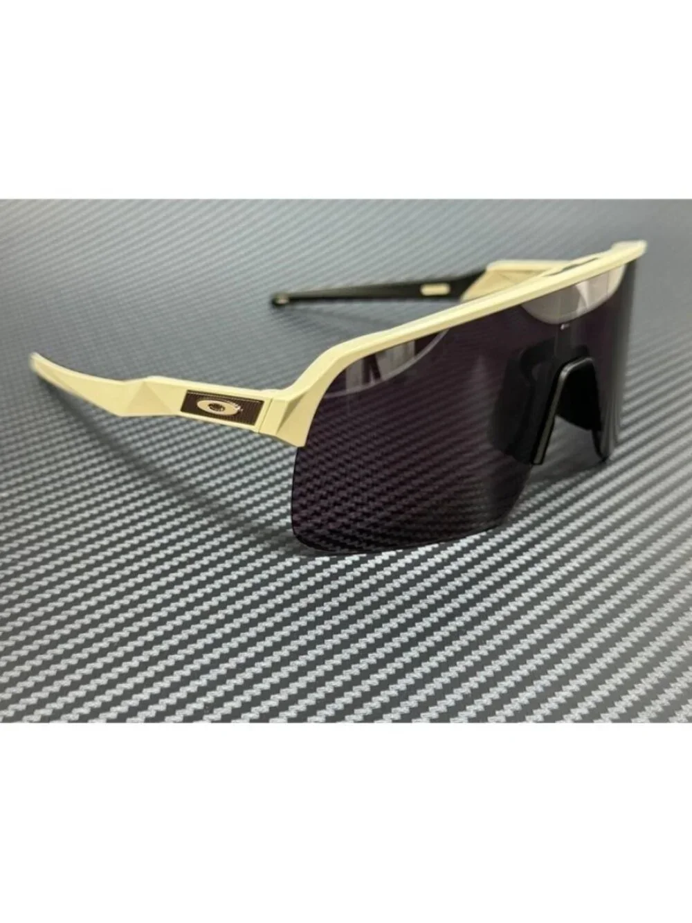 New Oakley Men Matte Sand Sunglasses 70-23-138